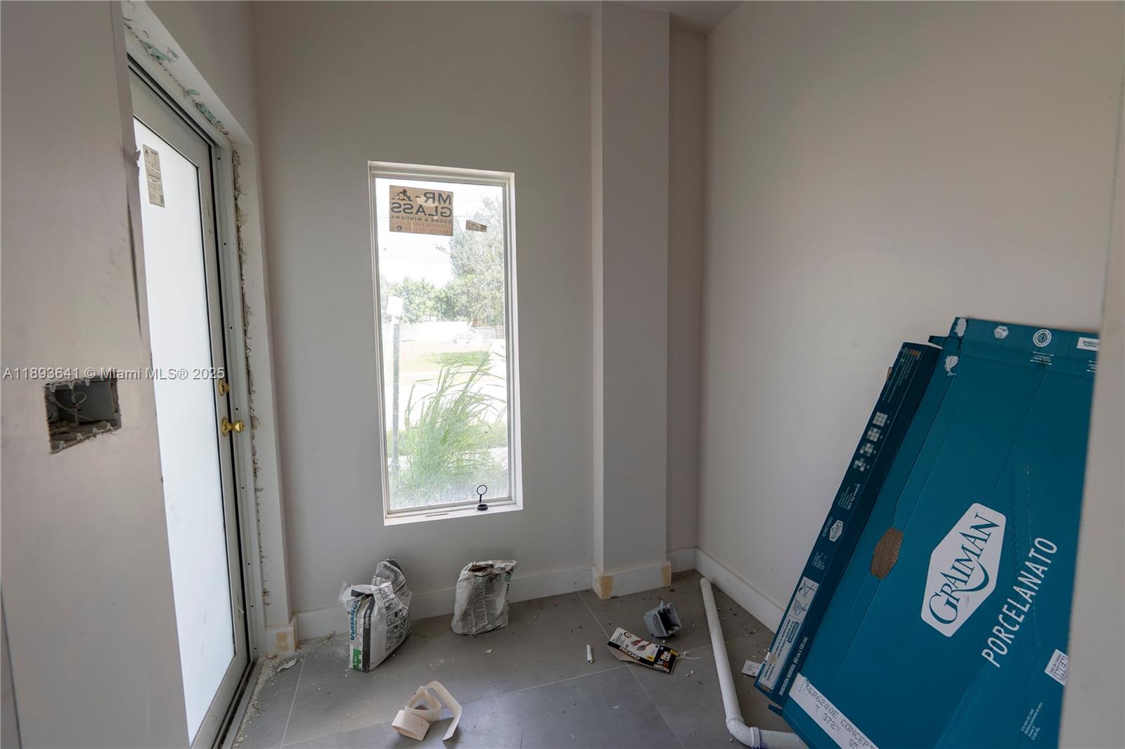   /  39800 sq. ft. $ 2025-10-09 0 foto