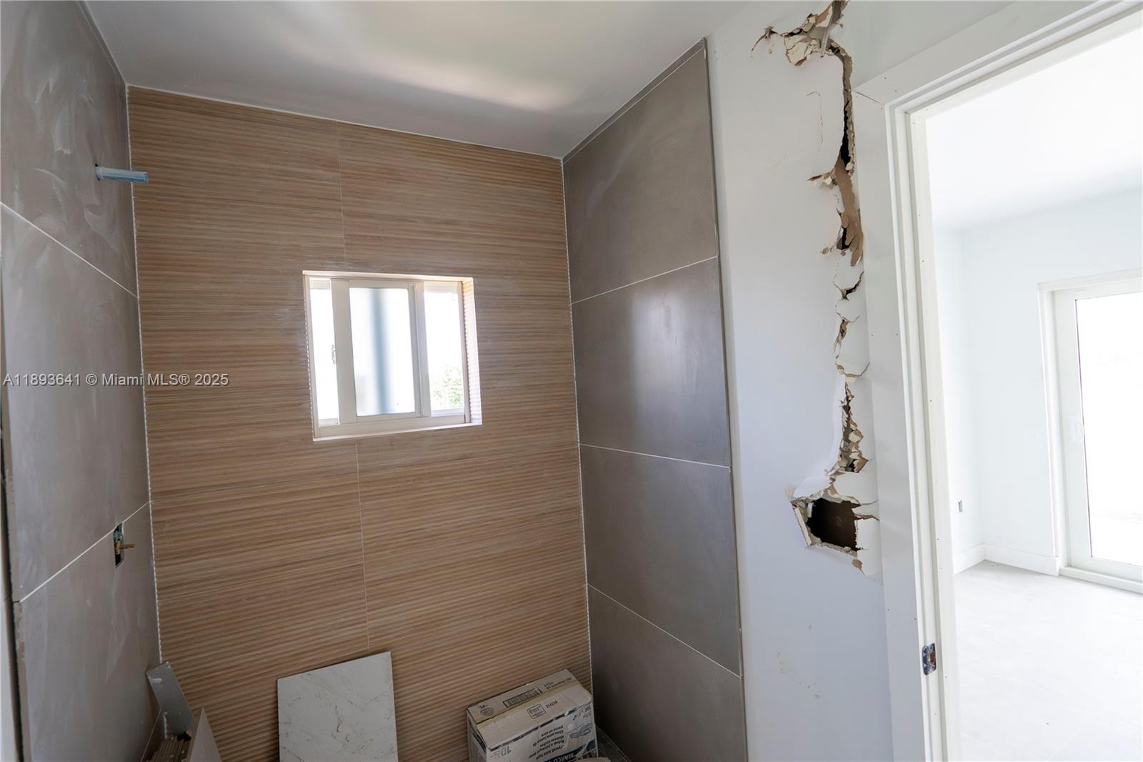   /  39800 sq. ft. $ 2025-10-09 0 foto