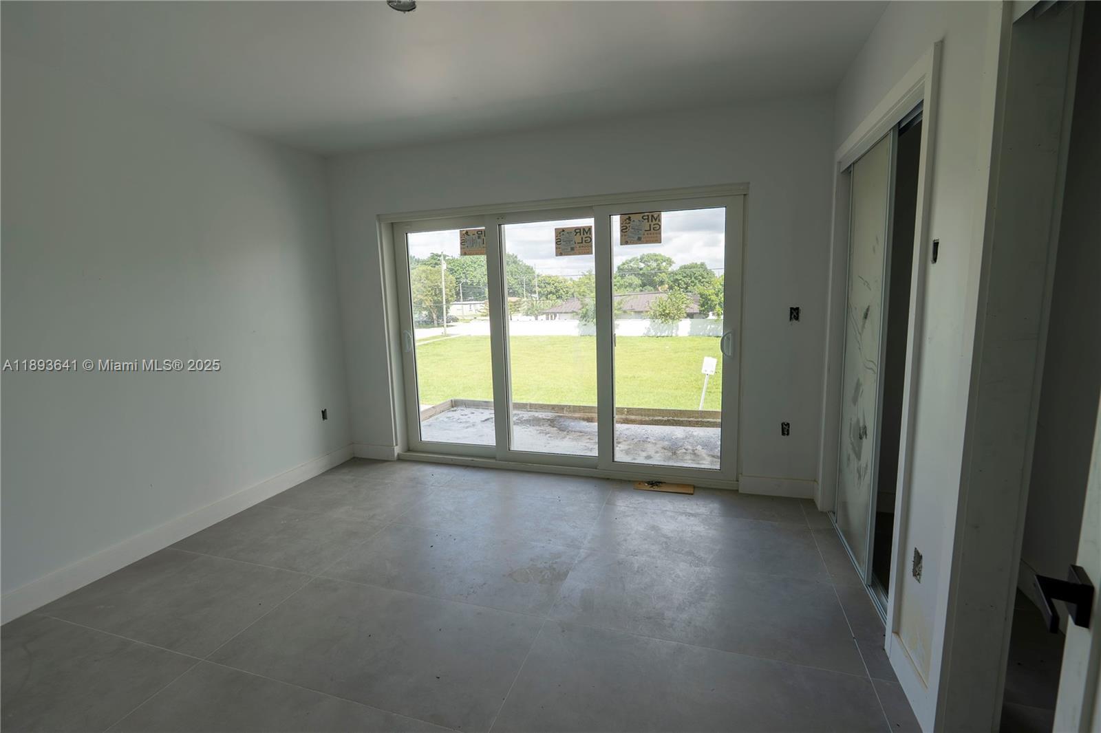   /  39800 sq. ft. $ 2025-10-09 0 foto