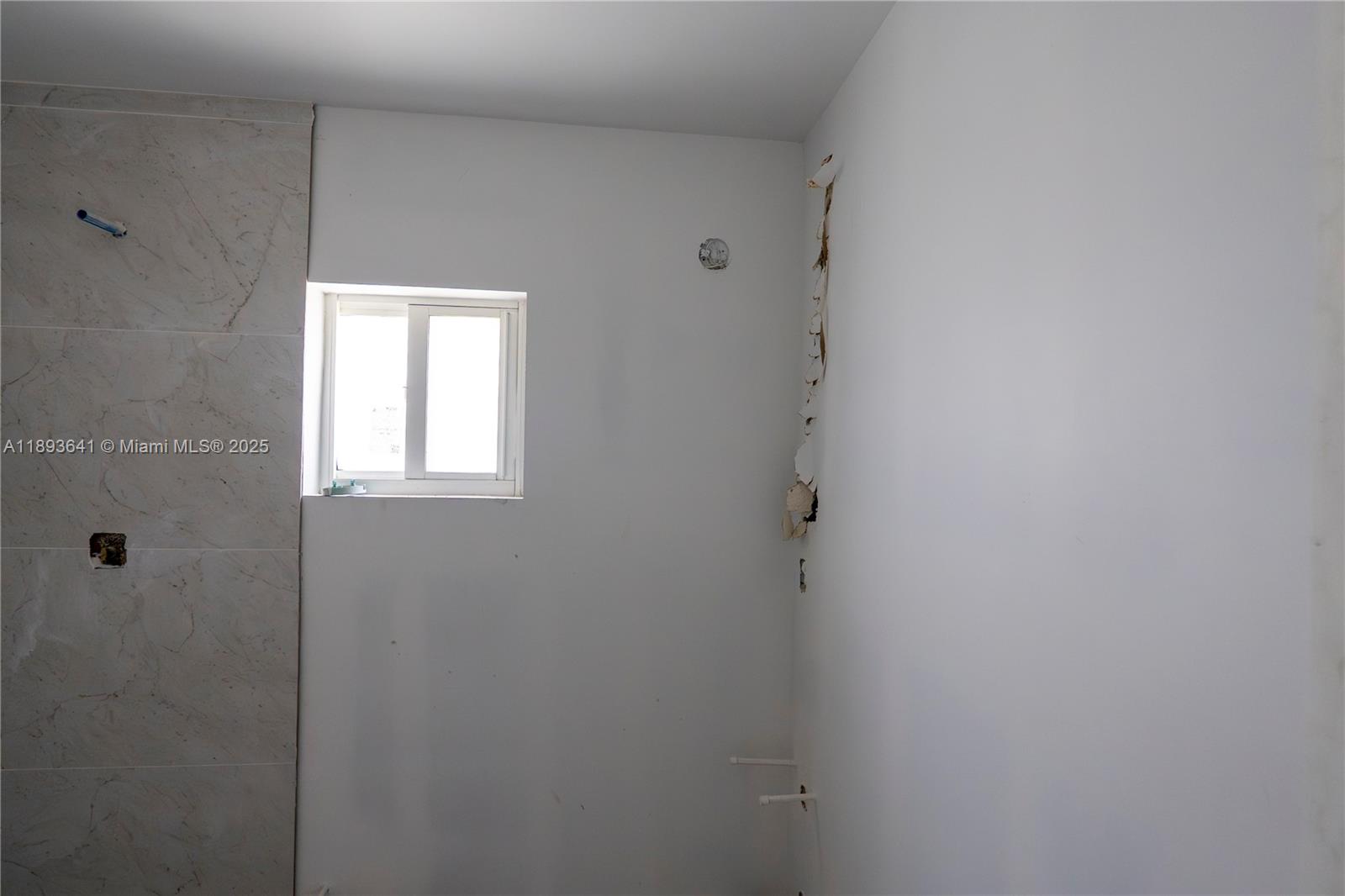   /  39800 sq. ft. $ 2025-10-09 0 foto