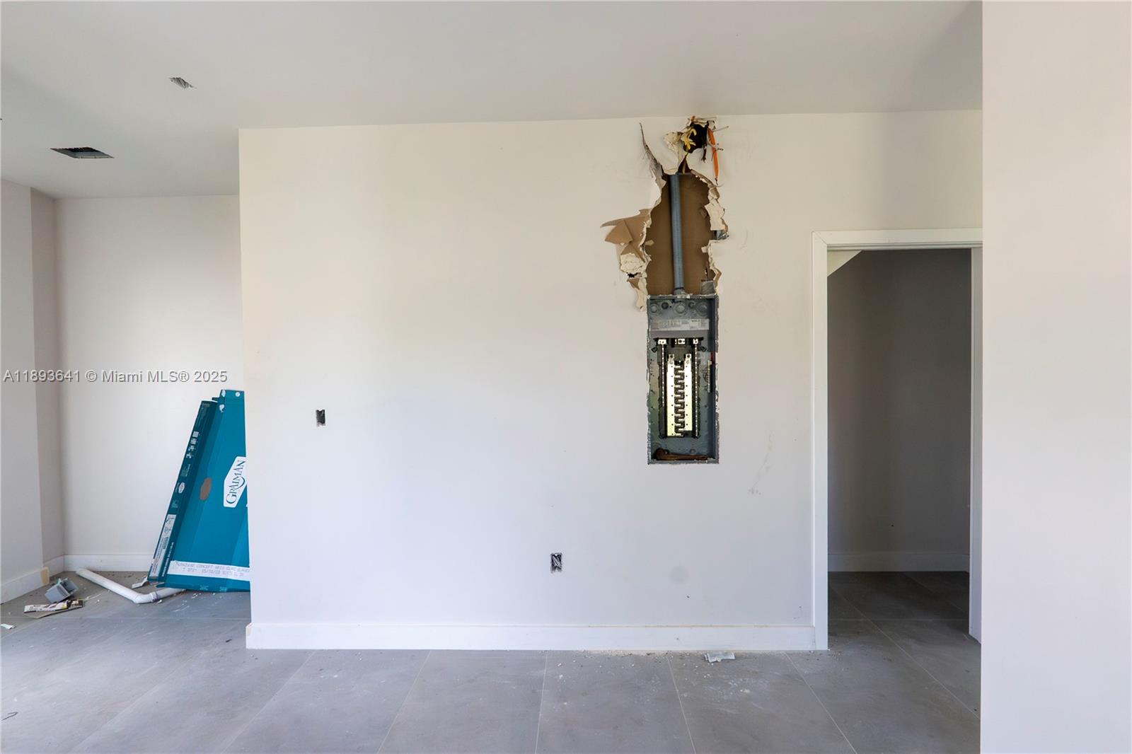  /  39800 sq. ft. $ 2025-10-09 0 foto