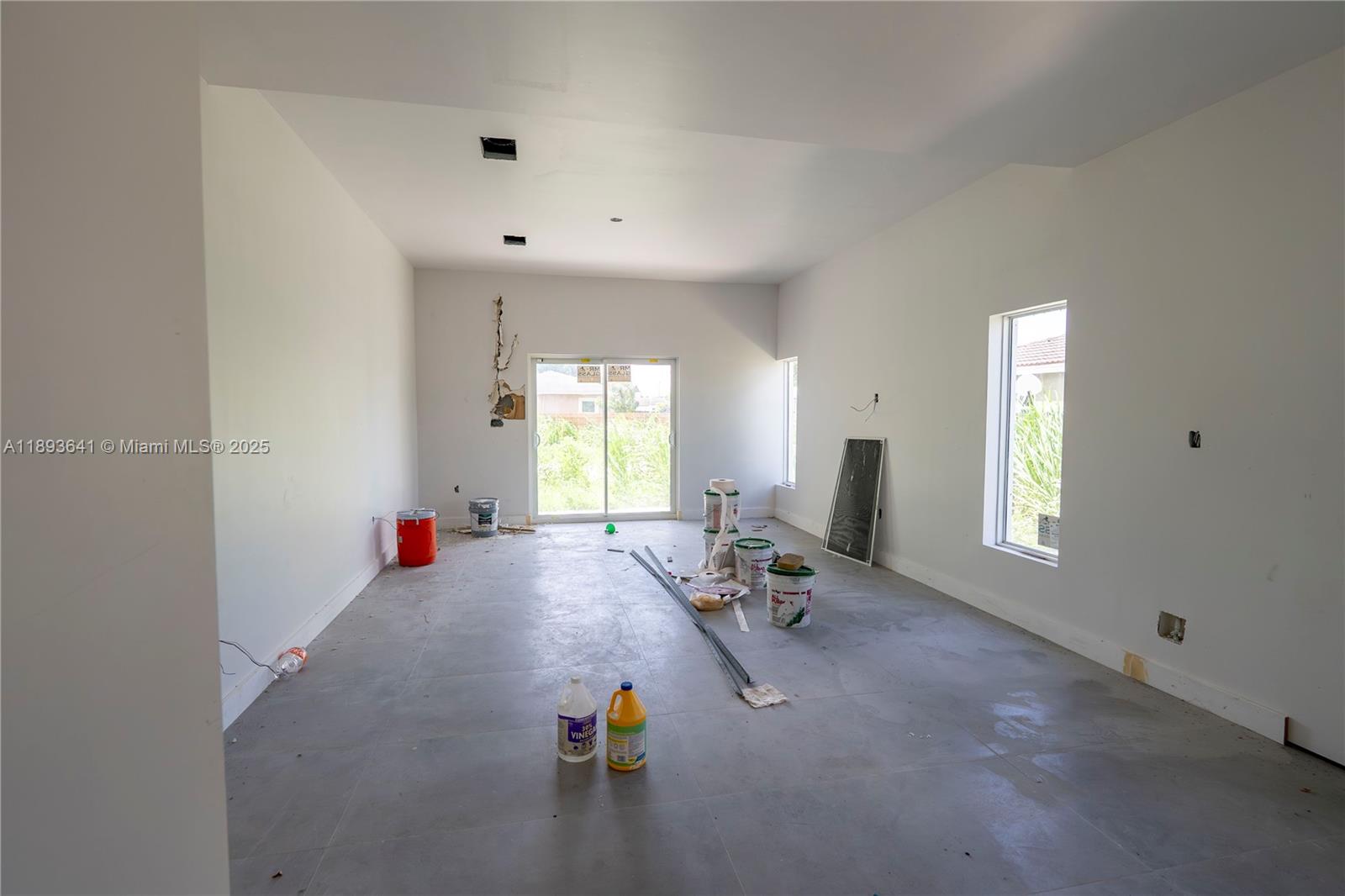   /  39800 sq. ft. $ 2025-10-09 0 foto
