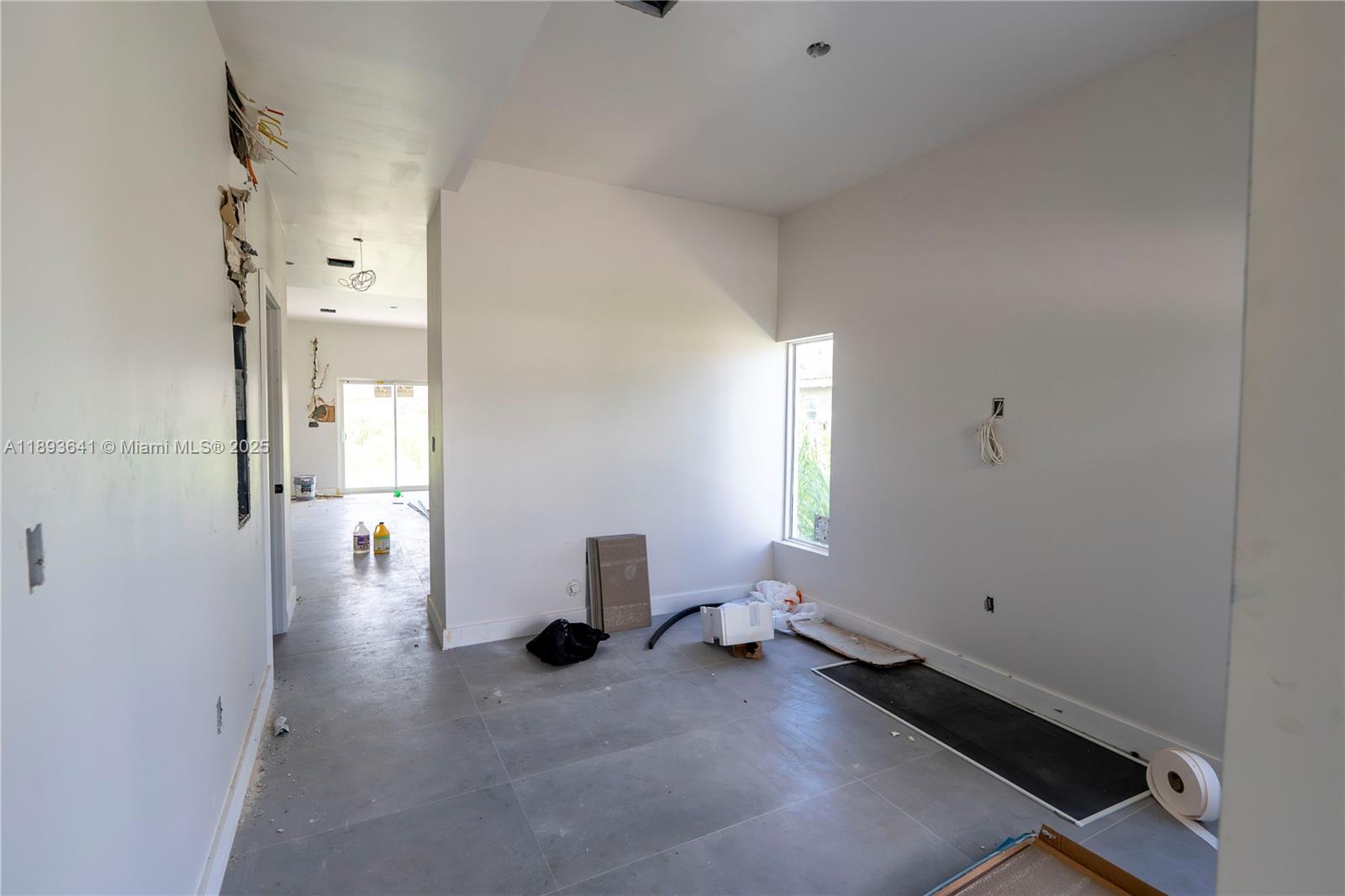   /  39800 sq. ft. $ 2025-10-09 0 foto