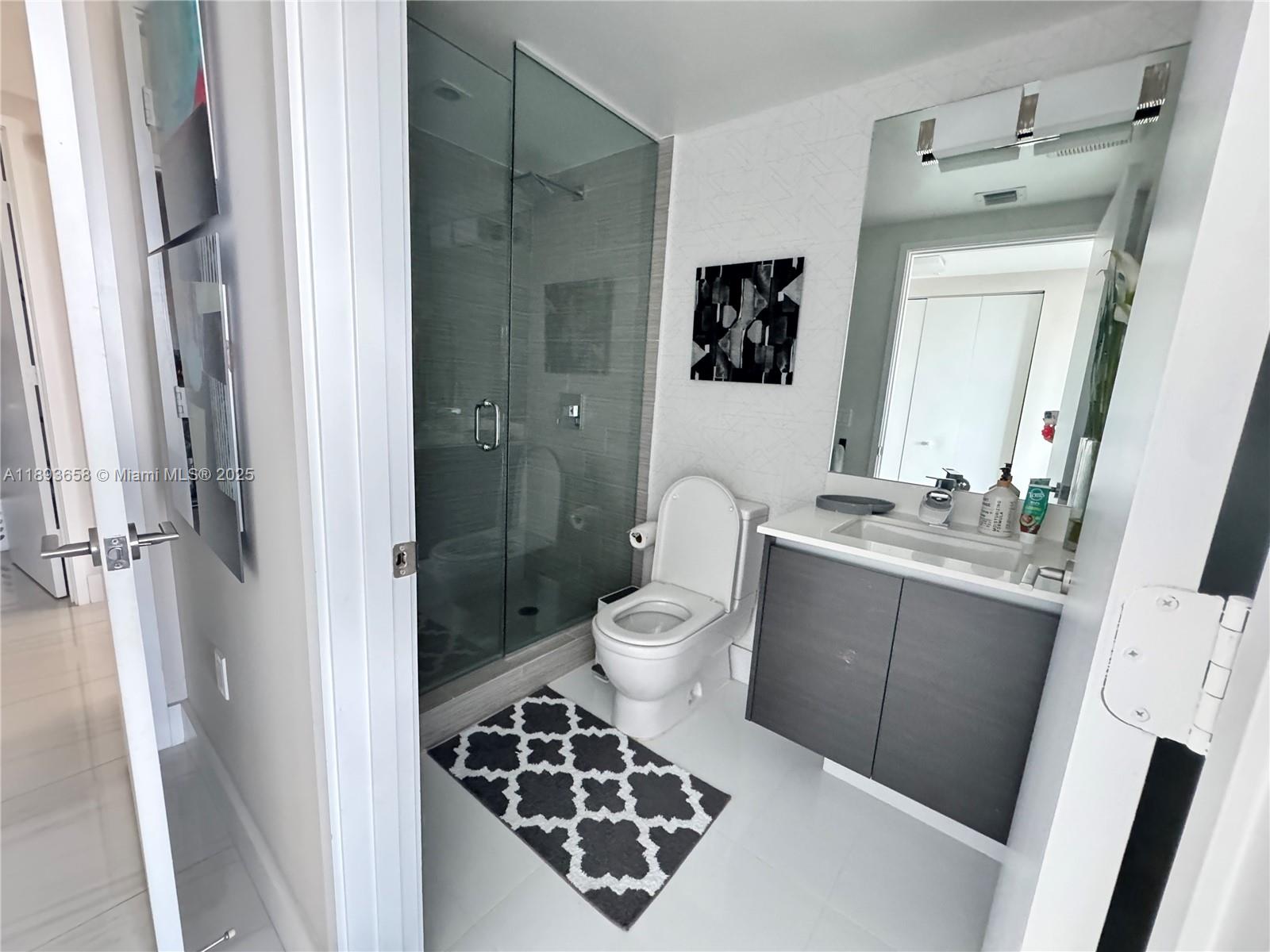 Ver detalles 4-2407 3 / 4 1892 sq. ft. $ 2025-10-09 0 foto