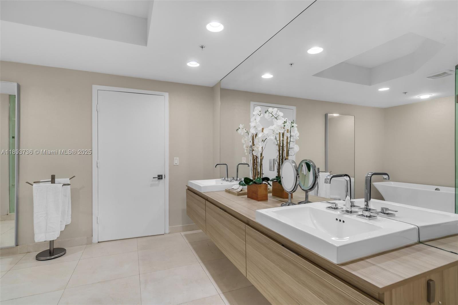 Photo of 17301 Biscayne Blvd #501, North Miami Beach, Florida, 33160 -