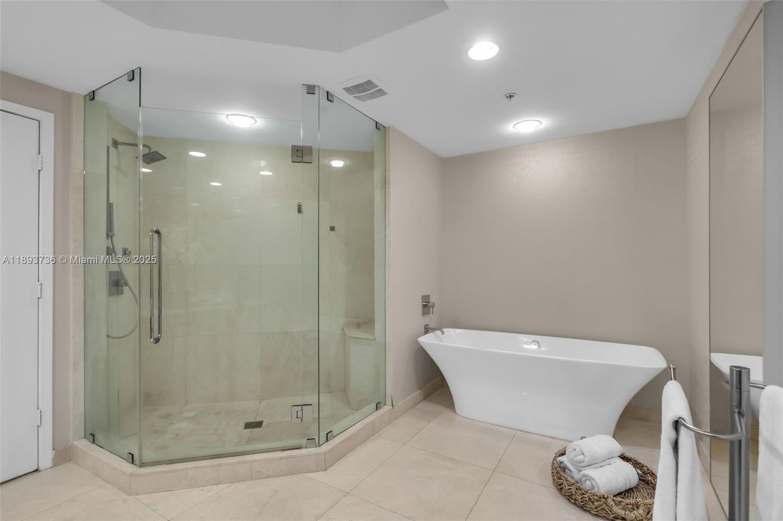 Photo of 17301 Biscayne Blvd #501, North Miami Beach, Florida, 33160 -