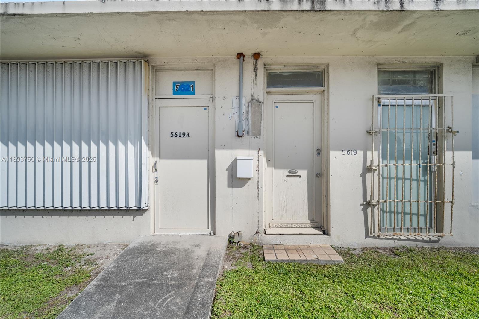   /   sq. ft. $ 2025-10-09 0 Photo