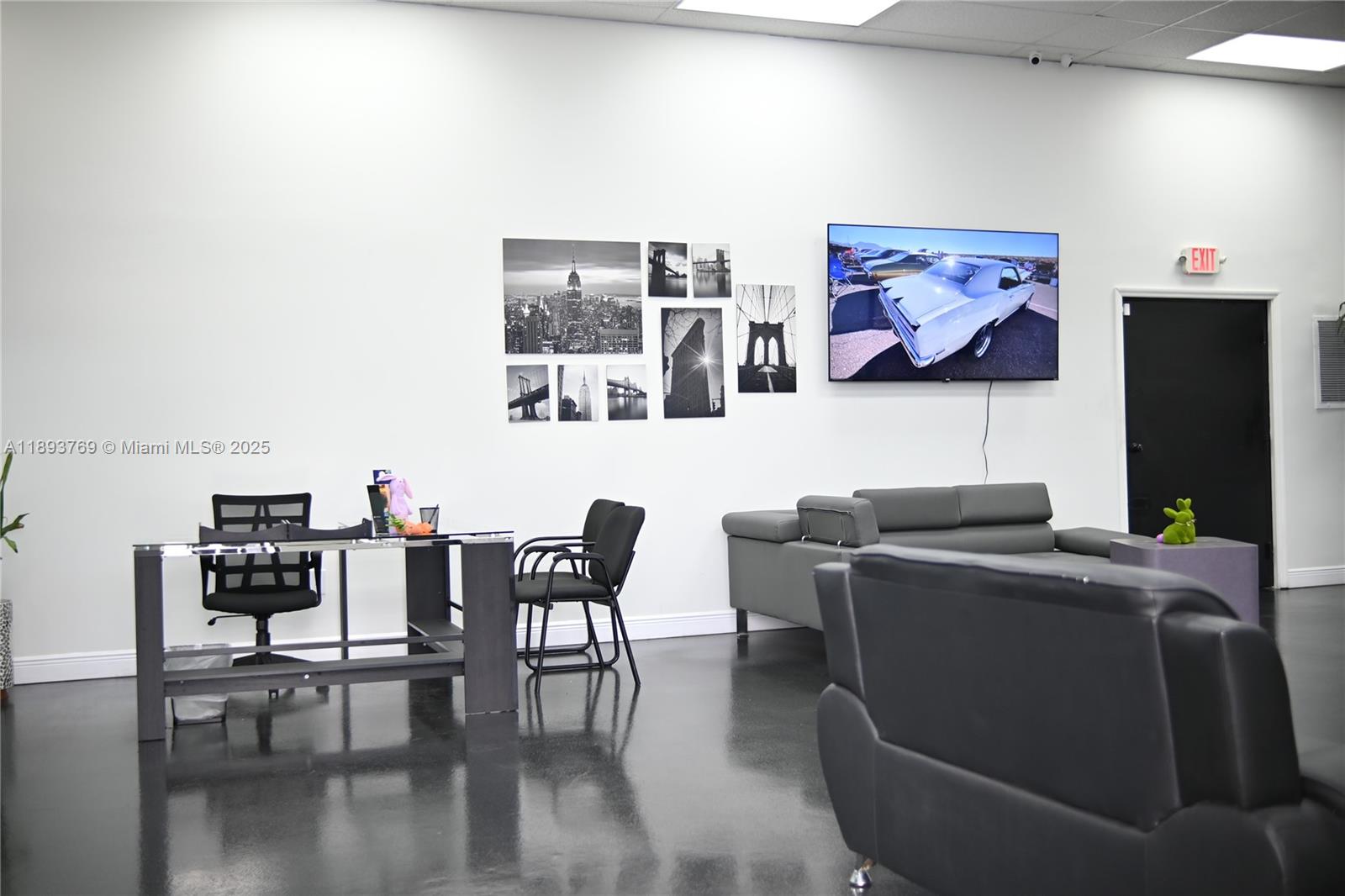   /   sq. ft. $ 2025-10-09 0 Photo