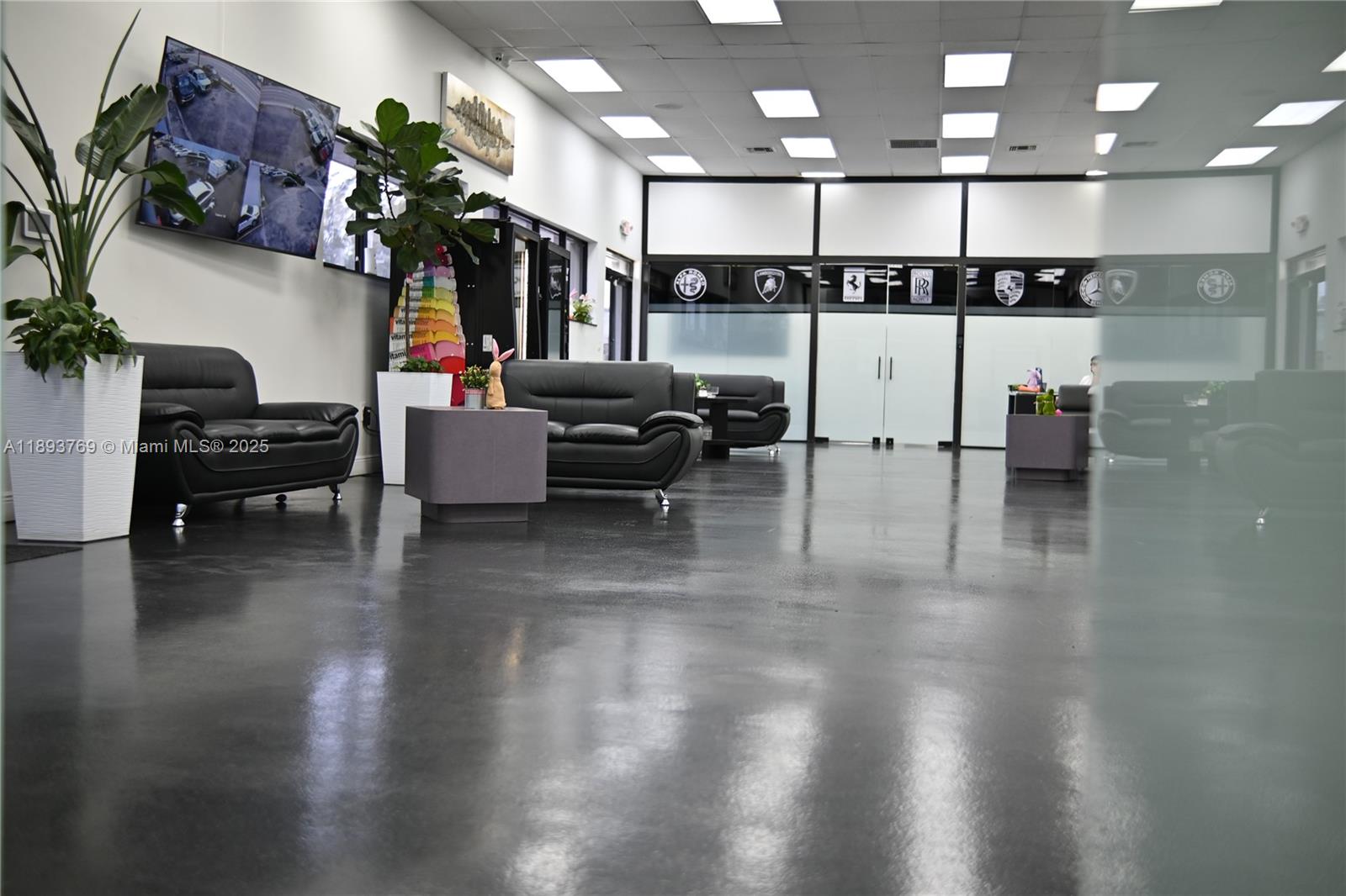   /   sq. ft. $ 2025-10-09 0 Photo
