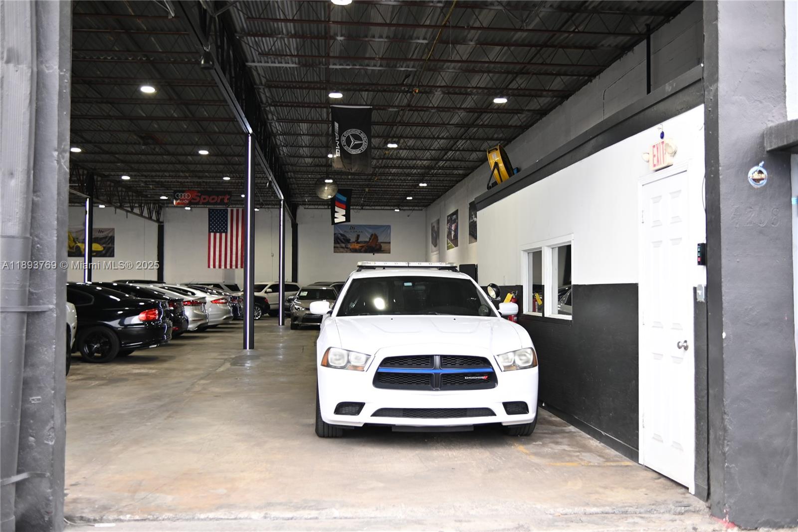   /   sq. ft. $ 2025-10-09 0 Photo
