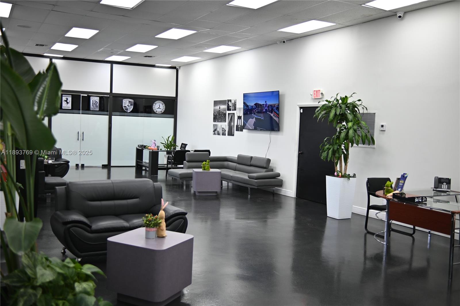   /   sq. ft. $ 2025-10-09 0 Photo