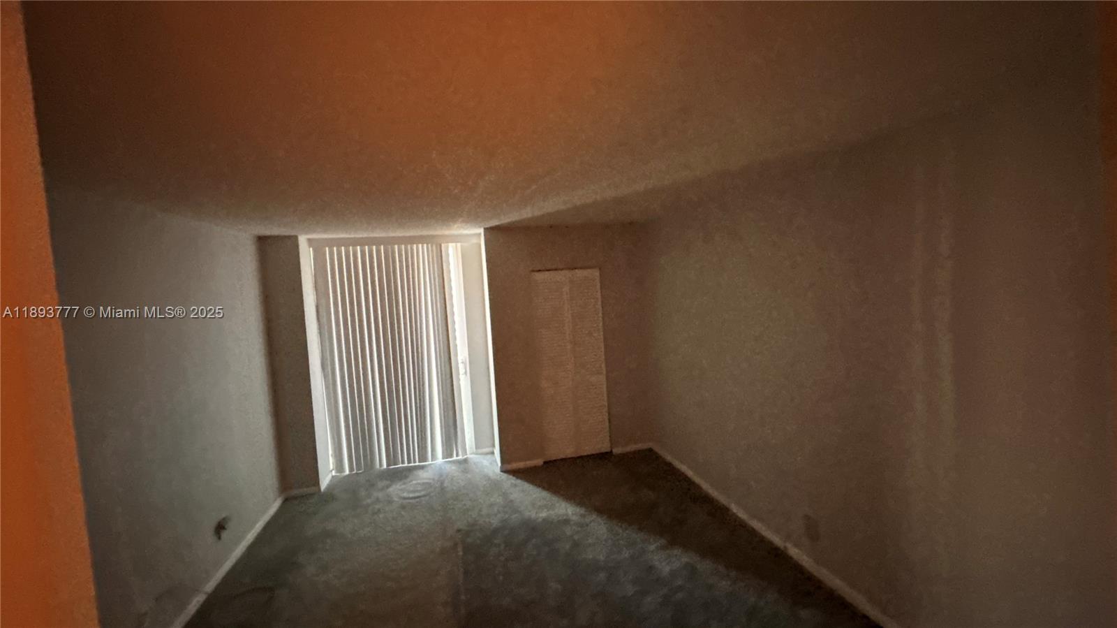 Ver detalles 1030 1 / 2 991 sq. ft. $ 2025-10-09 0 foto