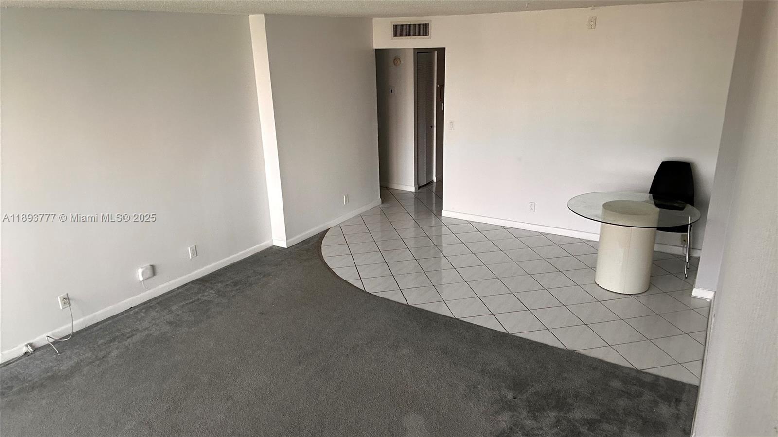 Ver detalles 1030 1 / 2 991 sq. ft. $ 2025-10-09 0 foto