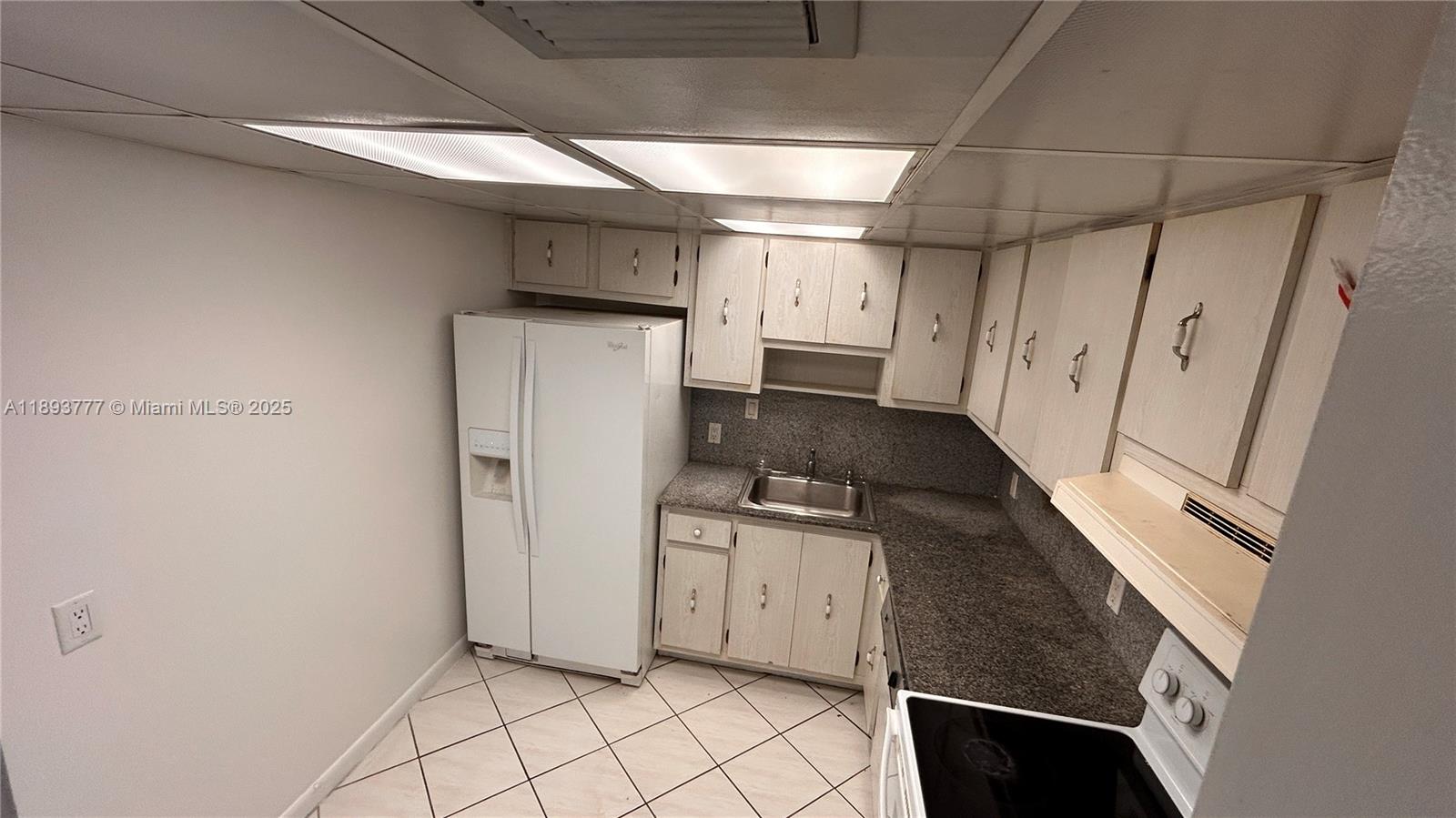 Ver detalles 1030 1 / 2 991 sq. ft. $ 2025-10-09 0 foto
