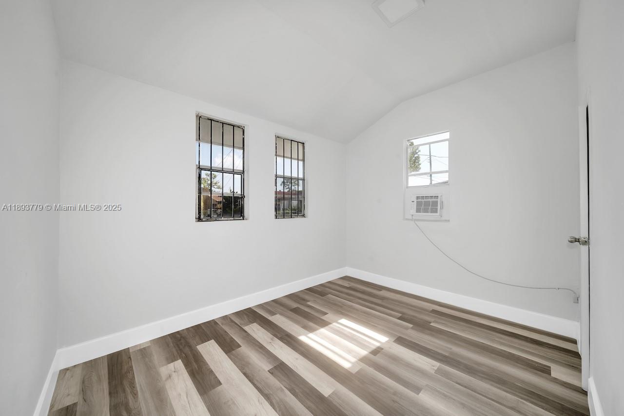   /  1274 sq. ft. $ 2025-10-09 0 foto