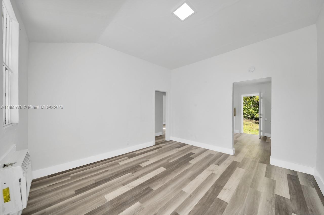   /  1274 sq. ft. $ 2025-10-09 0 foto