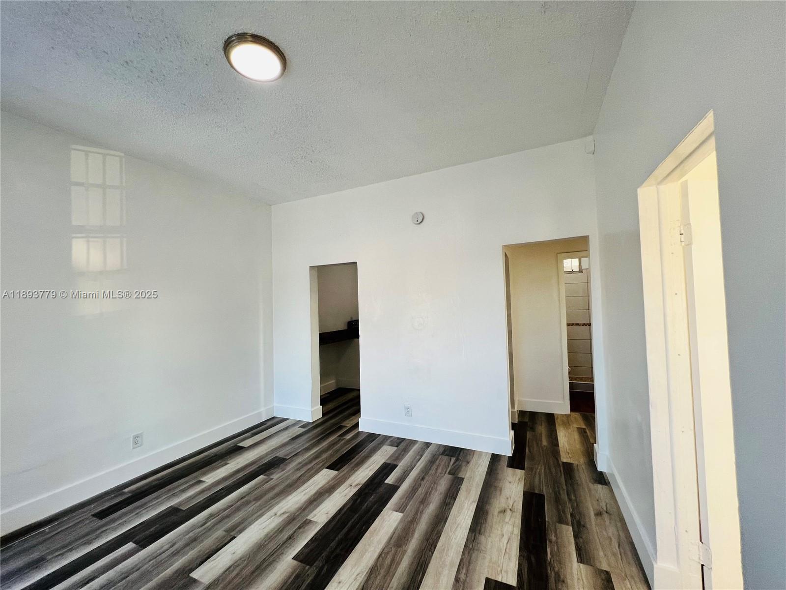   /  1274 sq. ft. $ 2025-10-09 0 foto
