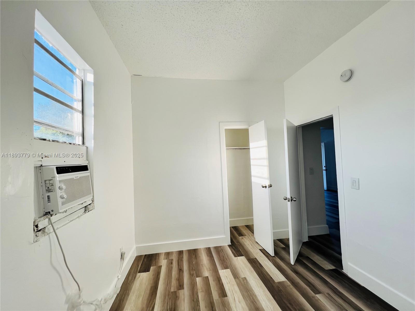   /  1274 sq. ft. $ 2025-10-09 0 foto