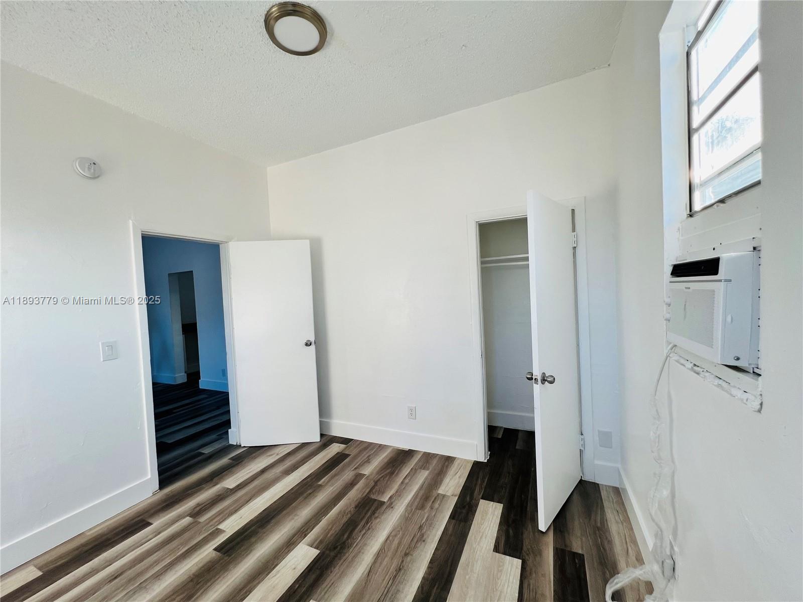   /  1274 sq. ft. $ 2025-10-09 0 foto