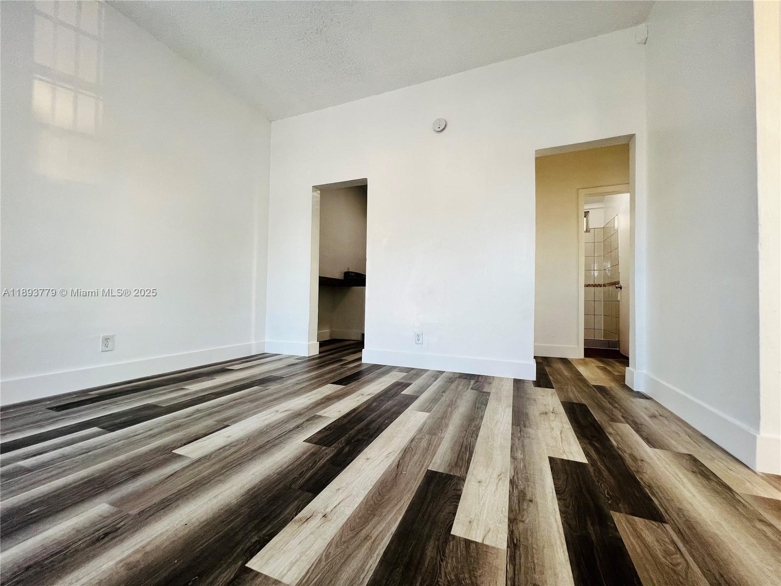   /  1274 sq. ft. $ 2025-10-09 0 foto