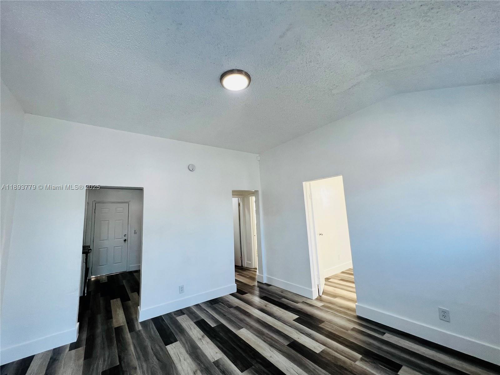   /  1274 sq. ft. $ 2025-10-09 0 foto