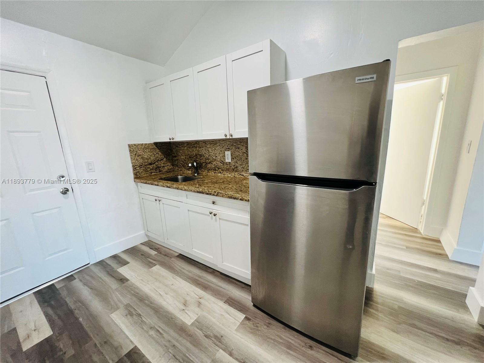   /  1274 sq. ft. $ 2025-10-09 0 foto