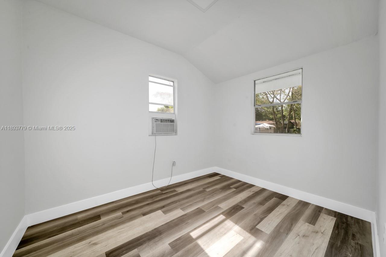   /  1274 sq. ft. $ 2025-10-09 0 foto
