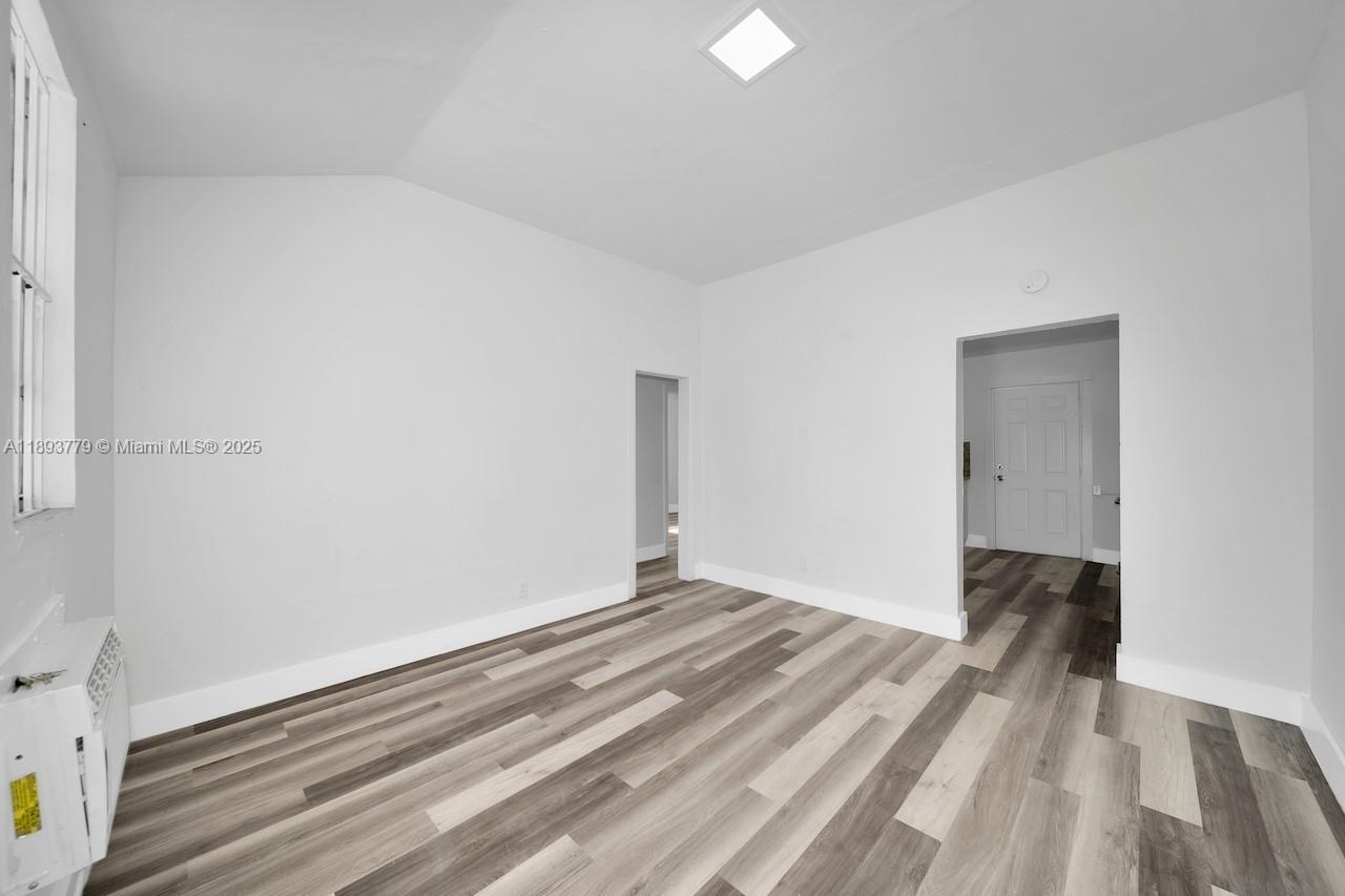   /  1274 sq. ft. $ 2025-10-09 0 foto