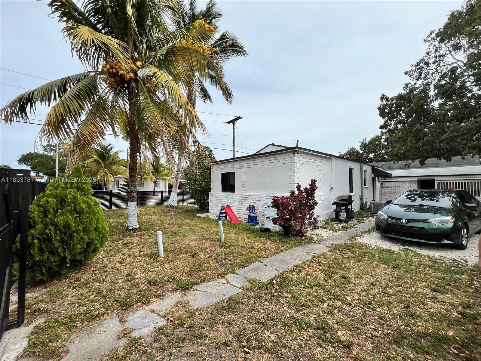   /  2005 sq. ft. $ 2025-10-09 0 foto
