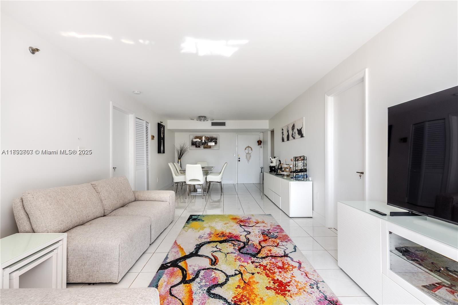 807 2 / 2 1232 sq. ft. $ 2025-10-10 0 Photo