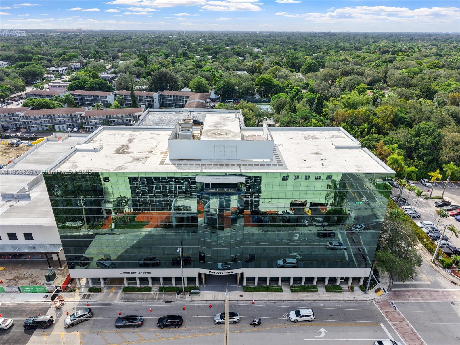   /   кв.футов $ 2025-10-10 0 Фото