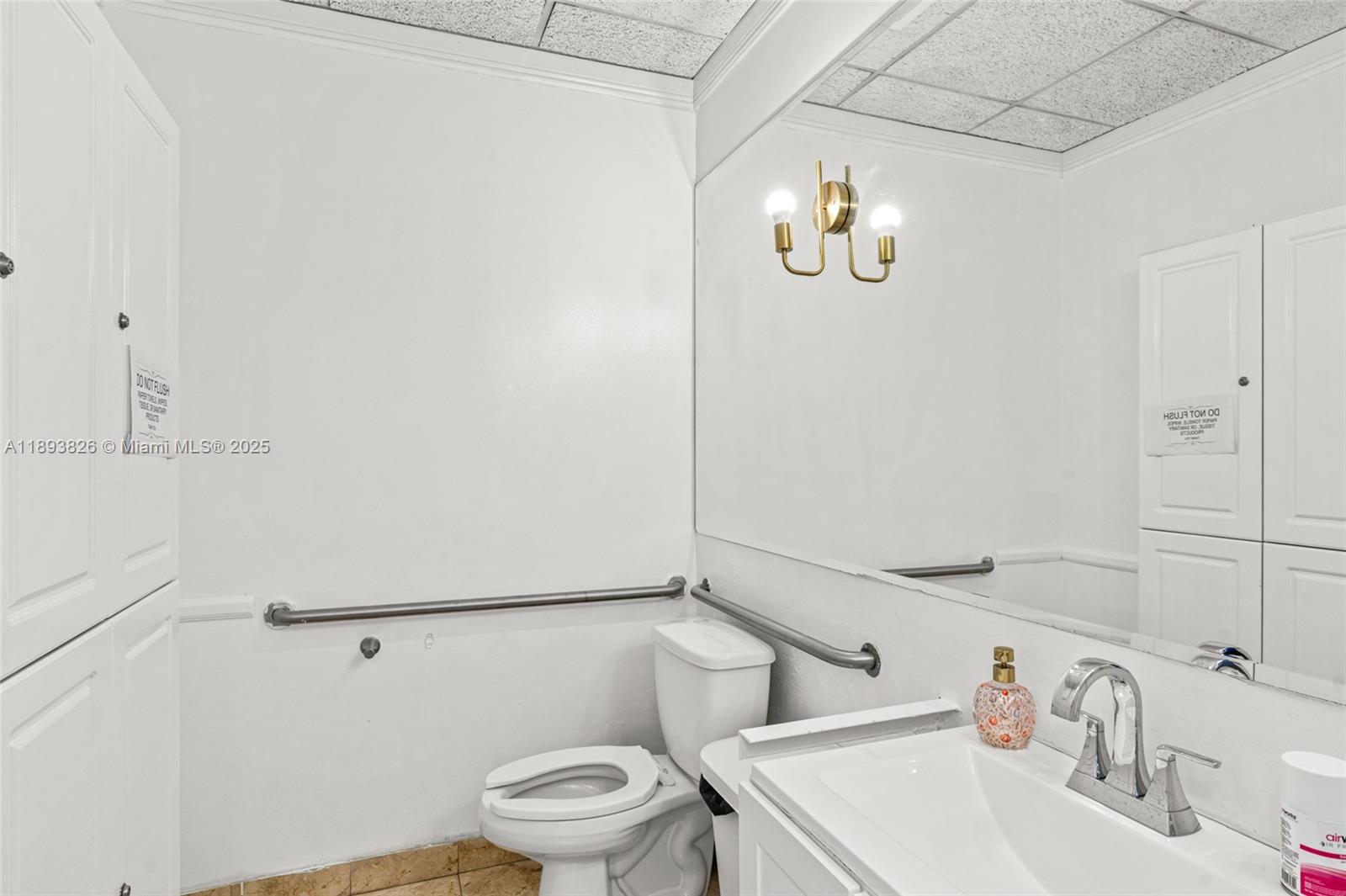   /   кв.футов $ 2025-10-10 0 Фото