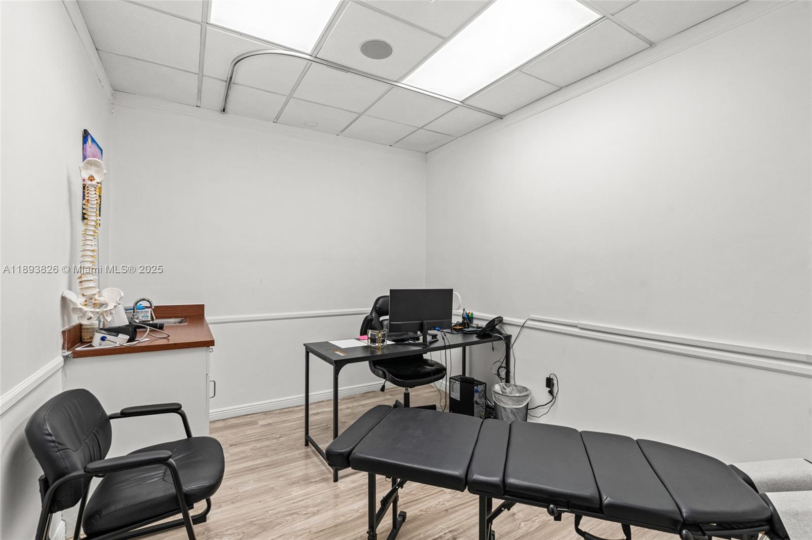   /   кв.футов $ 2025-10-10 0 Фото