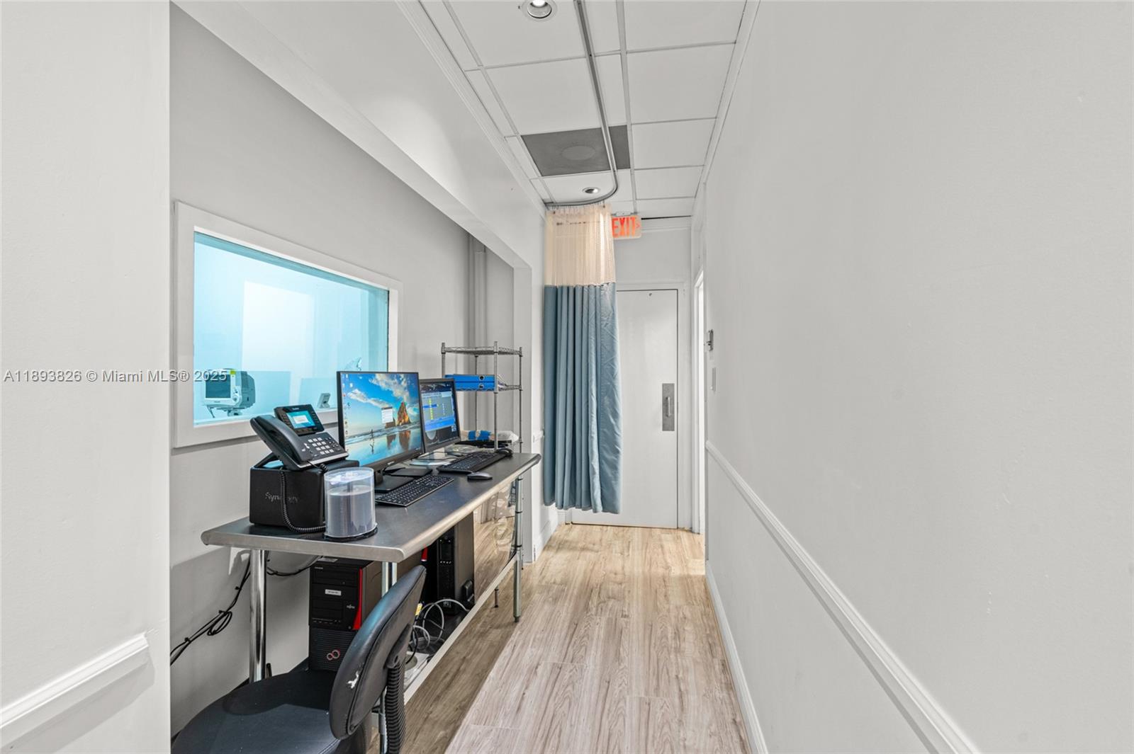   /   кв.футов $ 2025-10-10 0 Фото