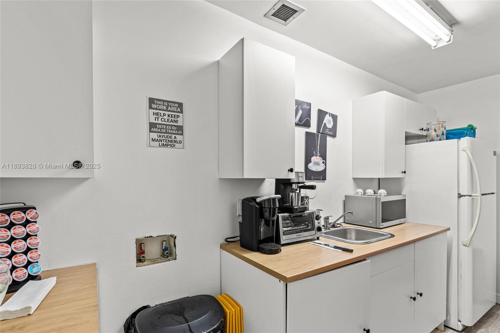   /   кв.футов $ 2025-10-10 0 Фото