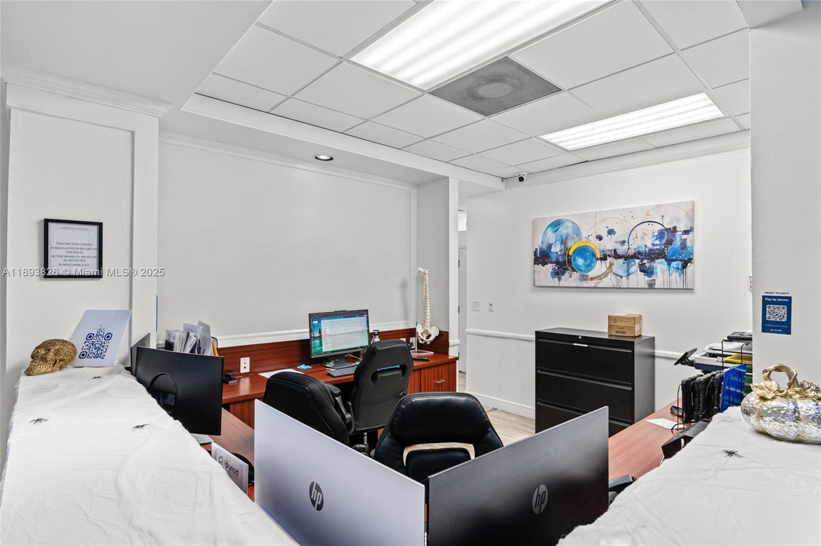   /   кв.футов $ 2025-10-10 0 Фото