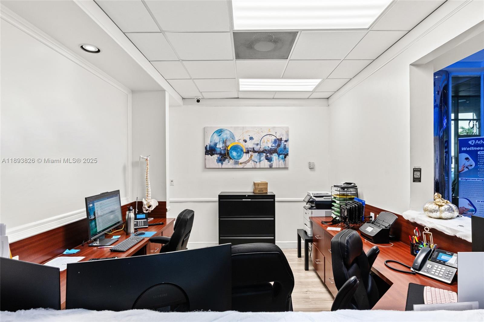   /   кв.футов $ 2025-10-10 0 Фото