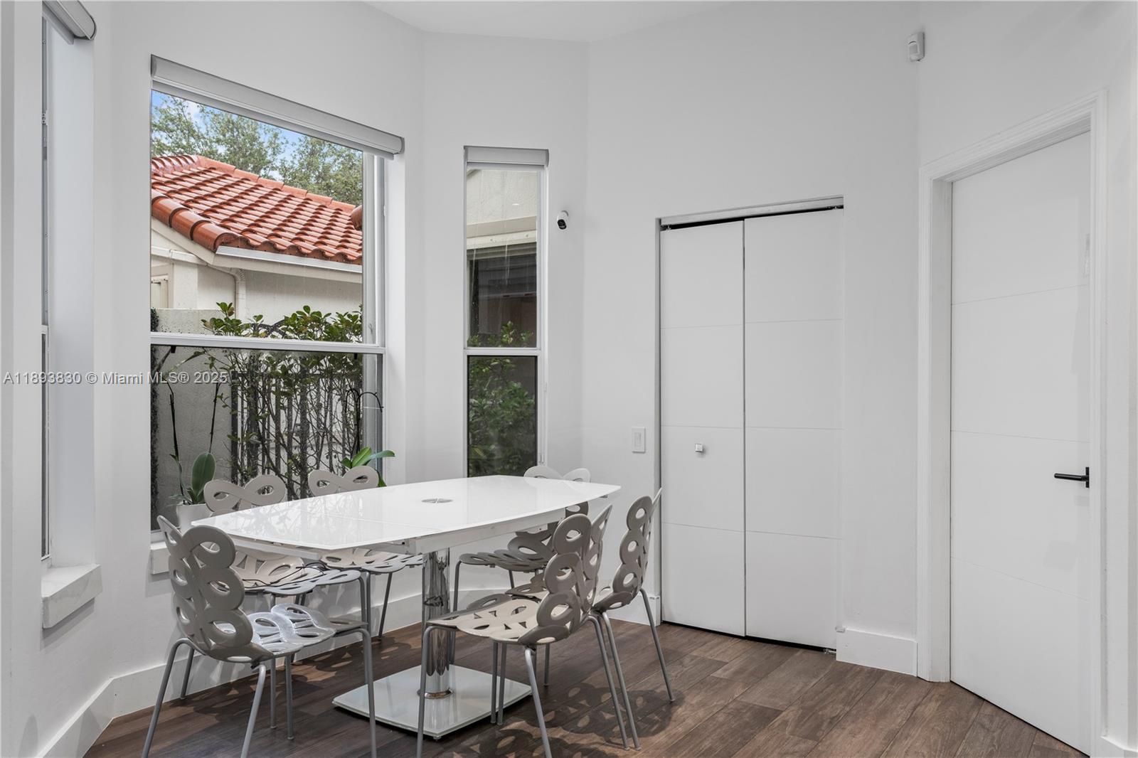 Photo of 1396 Harbor Vw W  (1396), Hollywood, Florida, 33019 - 