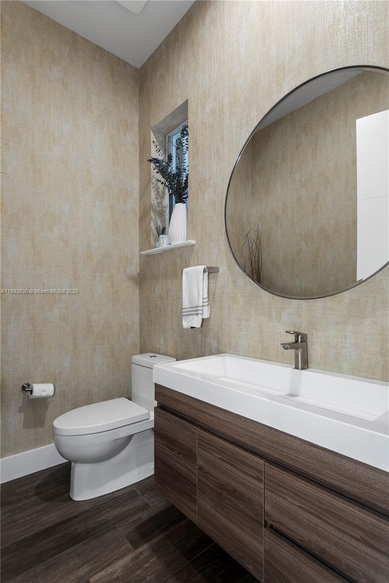 Photo of 1396 Harbor Vw W  (1396), Hollywood, Florida, 33019 - 