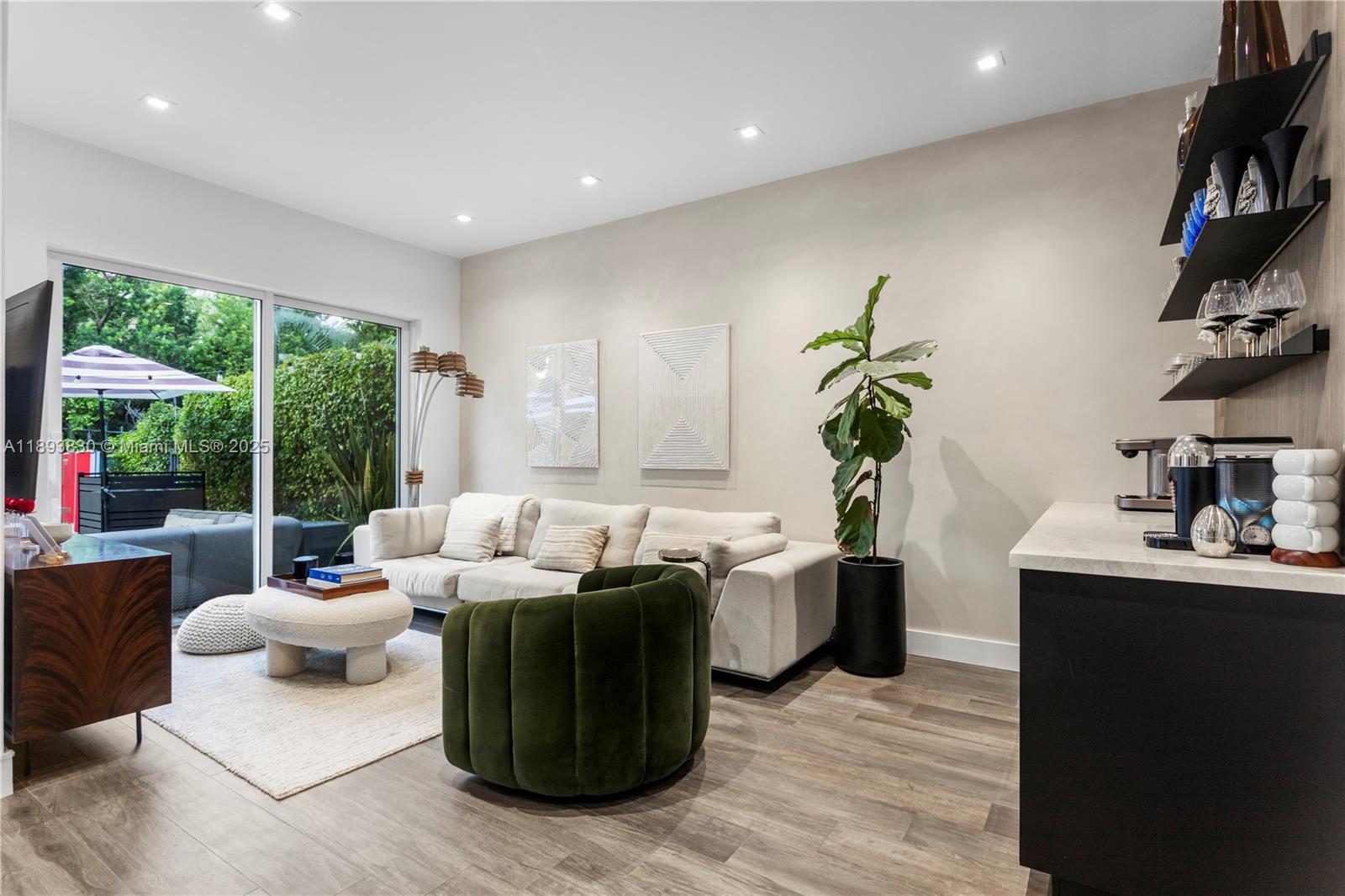 Photo of 1396 Harbor Vw W (1396), Hollywood, Florida, 33019 -