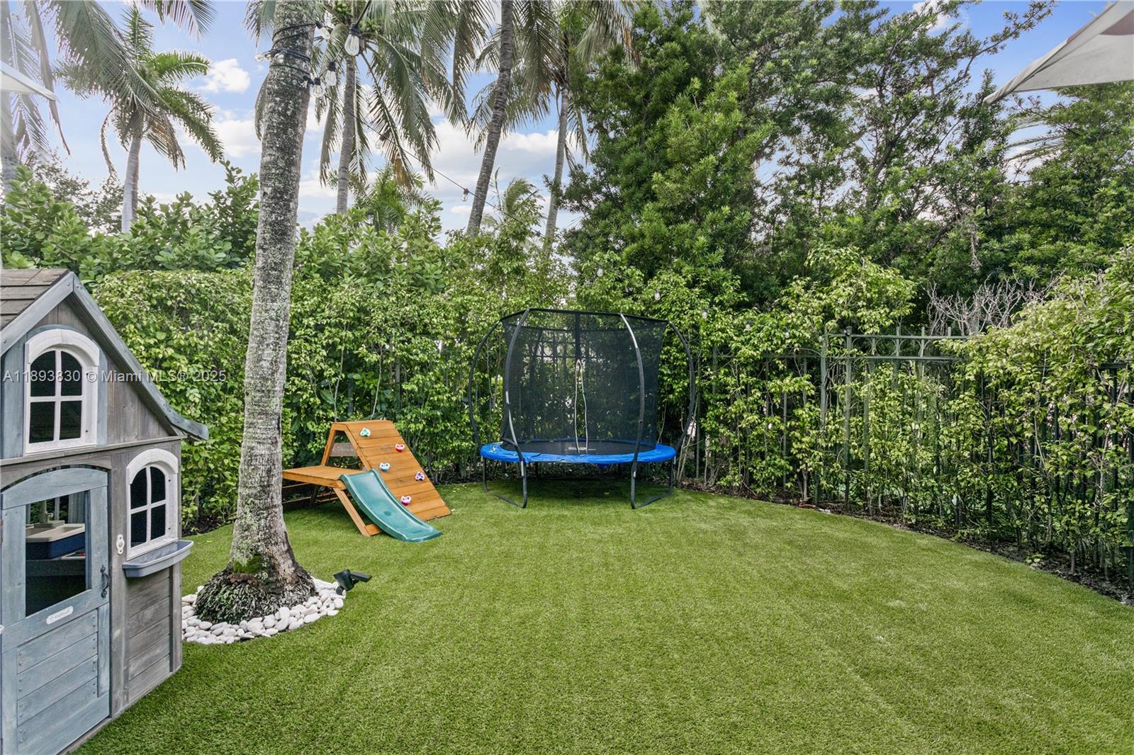 Photo of 1396 Harbor Vw W  (1396), Hollywood, Florida, 33019 - 
