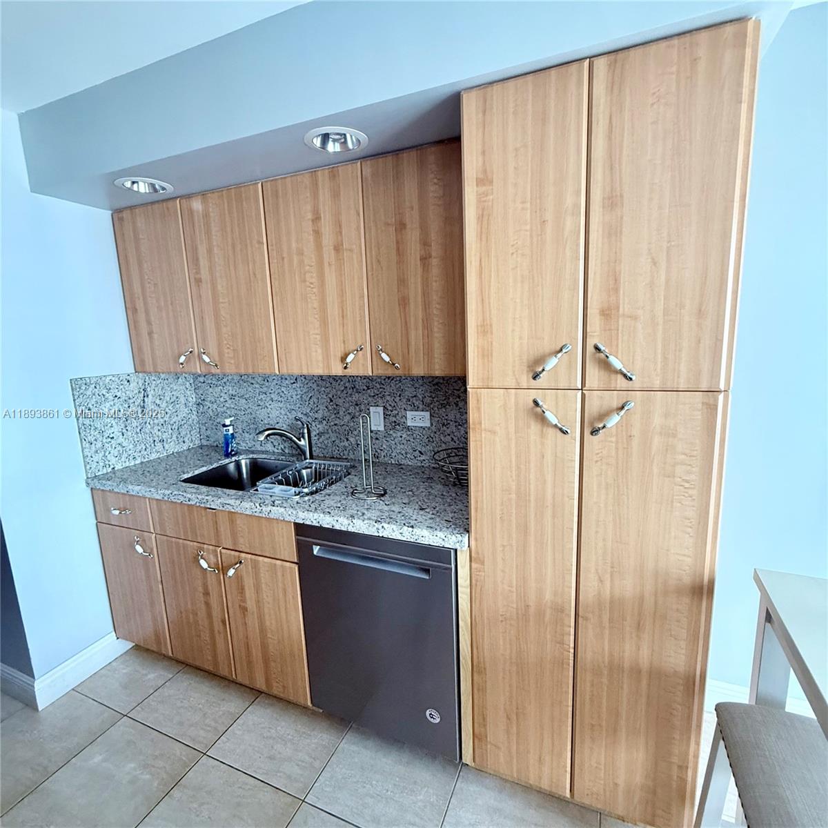 Photo of 1201 Ocean Dr  #1609S, Hollywood, Florida, 33019 - 