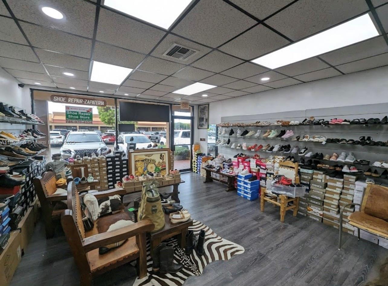 Подробнее / кв.футов $ 2025-10-10 0 Фото