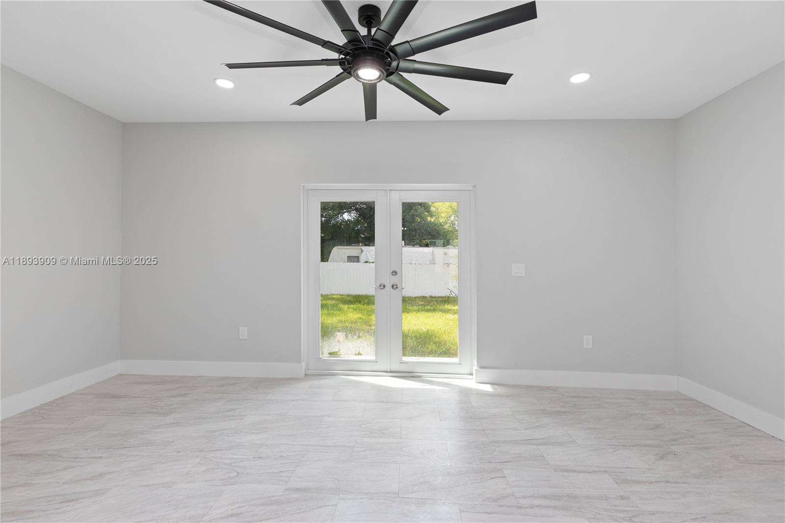   /  3892 sq. ft. $ 2025-10-10 0 foto