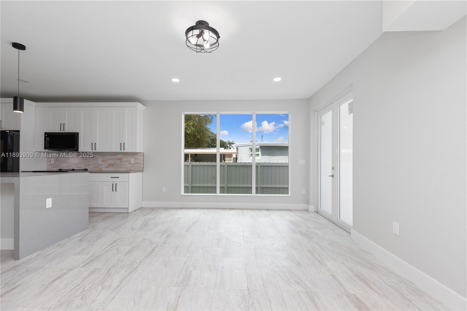   /  3892 sq. ft. $ 2025-10-10 0 foto