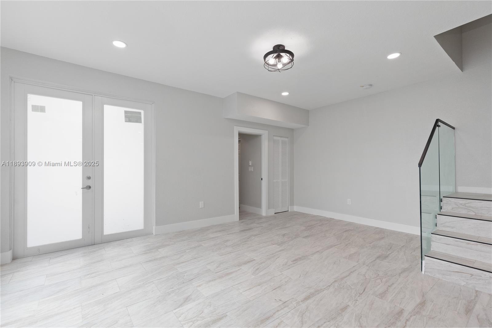   /  3892 sq. ft. $ 2025-10-10 0 foto