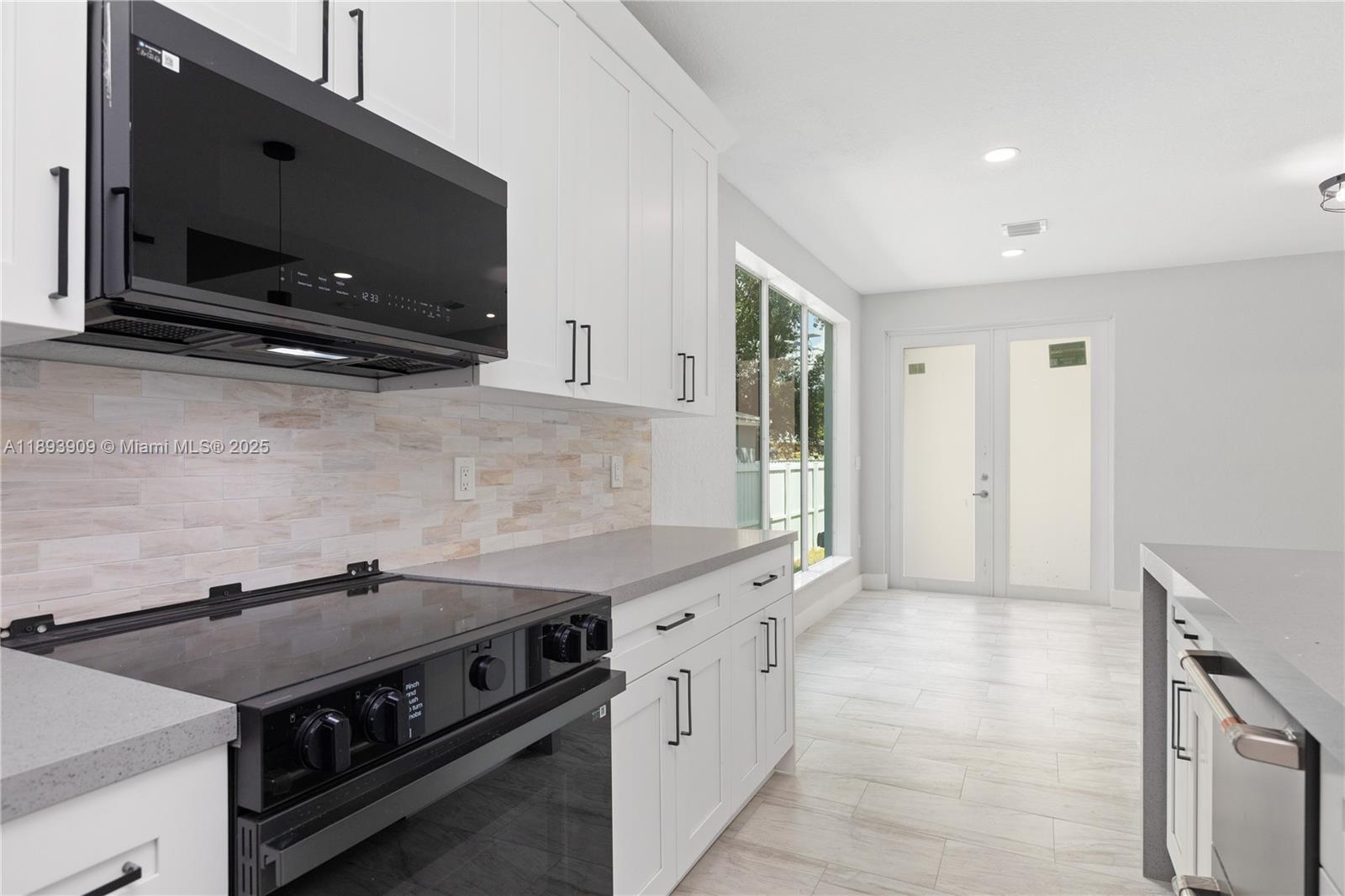   /  3892 sq. ft. $ 2025-10-10 0 foto