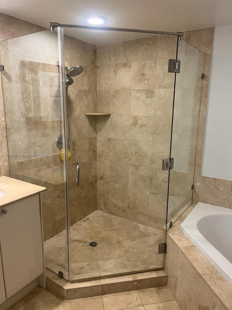 Фото 1755 Hallandale Beach Blvd  #105E, Hallandale Beach, Florida, 33009 - 