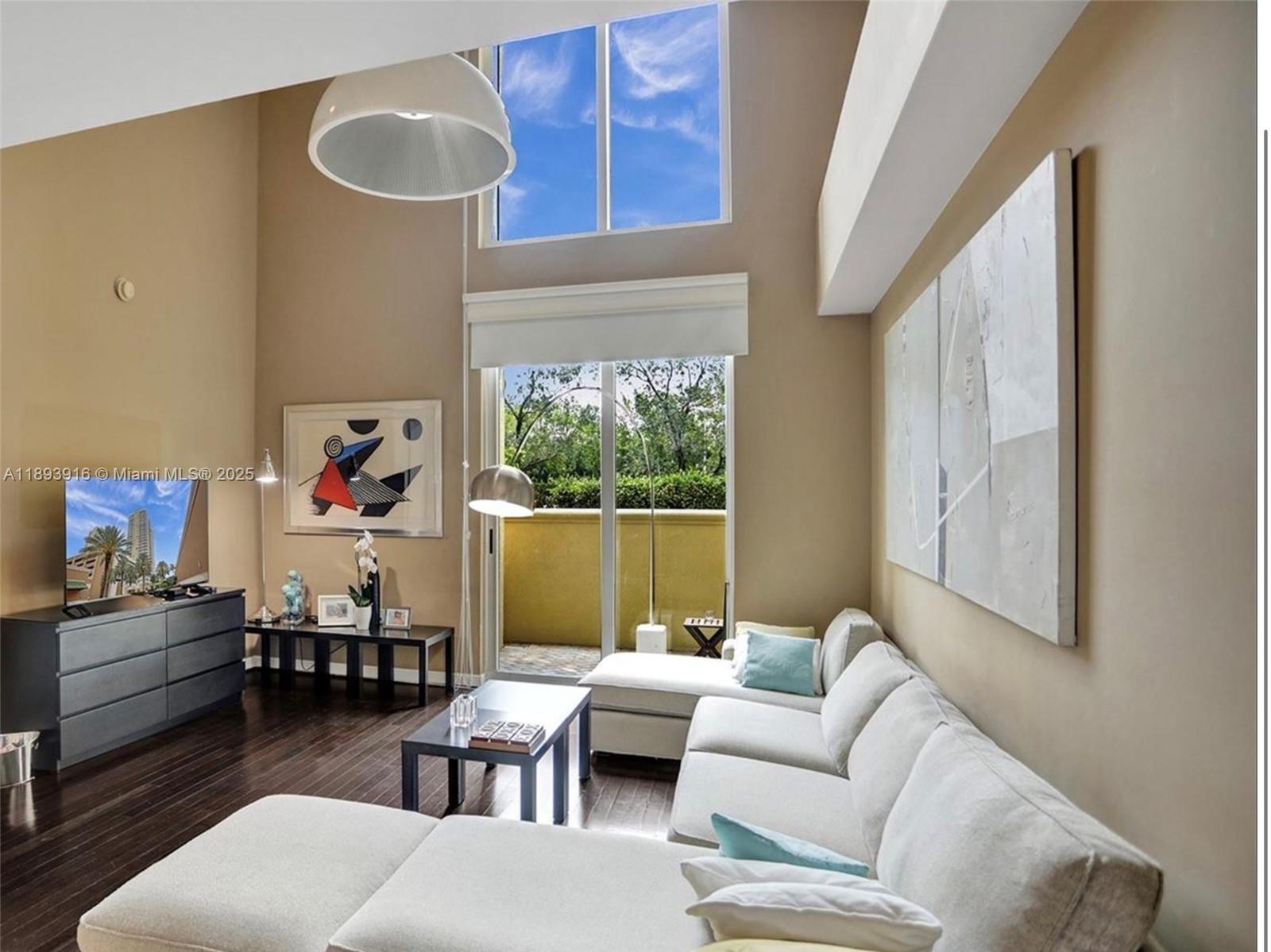Фото 1755 Hallandale Beach Blvd  #105E, Hallandale Beach, Florida, 33009 - 