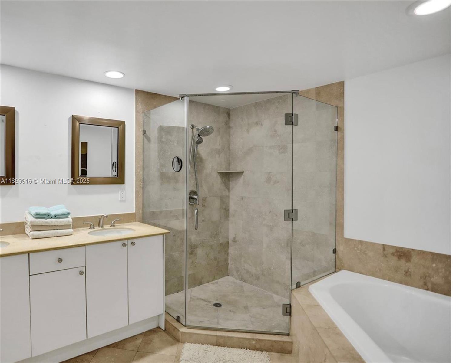 Фото 1755 Hallandale Beach Blvd  #105E, Hallandale Beach, Florida, 33009 - 